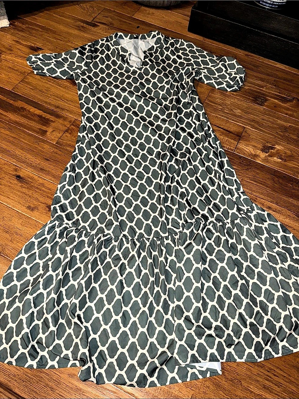 Emery Rose  Geometric Maxi Dress in Green & White Size Large